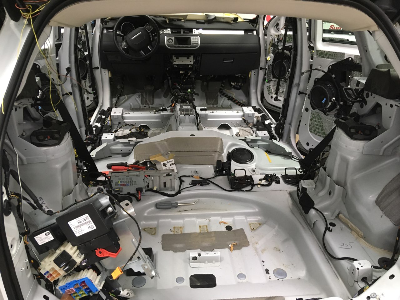Шумоизоляция Land Rover Evoque - фото 9
