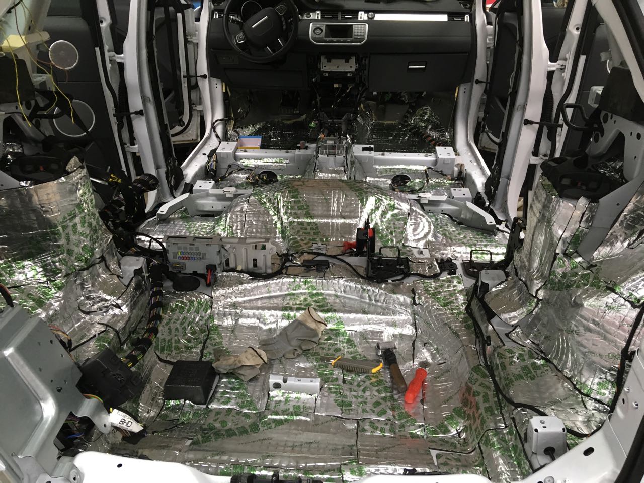 Шумоизоляция Land Rover Evoque - фото 15