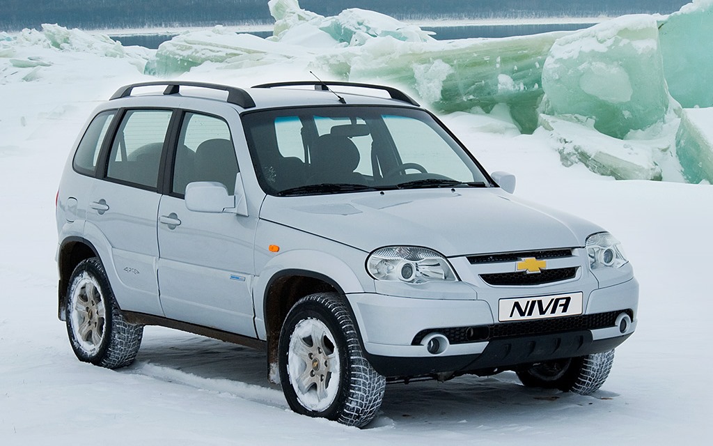 Изготовление акустической полки на Chevrolet Niva.